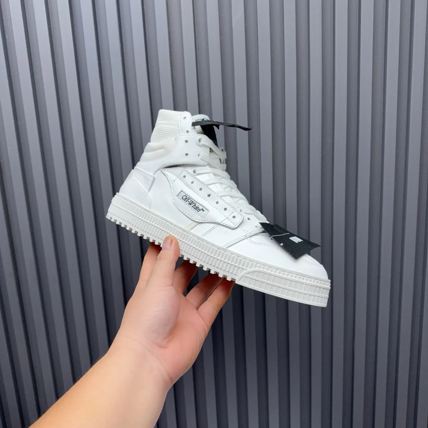 Men's shoes💰740 OFF WHITE ⚡️Couple style⚡️The latest spring style street casual shoes, released with the highest quality version on the market👊Series original mold opening, original lasting, production technology 1:1 original version➰🔜The best choice for more and more celebrities and Internet celebrities🔸In the classics Changes in the code🔸Innovate in the trend🔸Strive to break away from the shackles of bad street design🔝Although he is not the originator of fashion design, he is definitely a shining dark horse in avant-garde design🐴🆙Do not follow the trend🔅Not universal beauty🔅 Fabric💯First-layer cowhide Lining💯Imported skin-friendly and environmentally friendly polyester mesh Foot pads💯Original molded high-elastic environmentally friendly molding pads Midsole💯Made with original last-last technology Outsole💯Rubber outsole Packaging💯Official website synchronizes full set of packaging (brand wrapping paper, brand certificate, brand cloth bag) Code numbers 35-44, 45 46 Customized